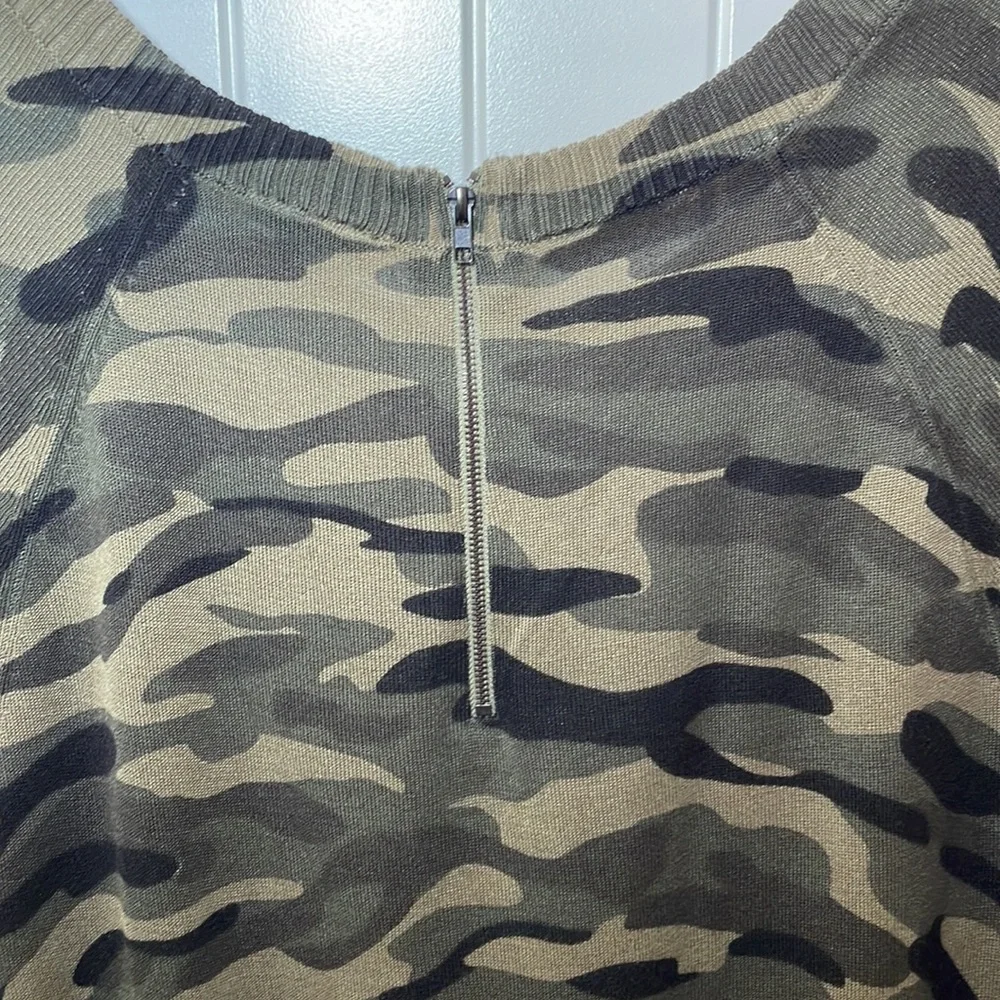 Torrid Camo Sweater Top- Size 2 NWT - Picture 5 of 5